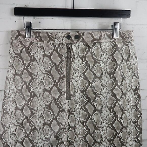 DIVIDED BY H&M GREY FAUX SNAKESKIN MINI SKIRT SIZE 8 - Picture 5 of 8